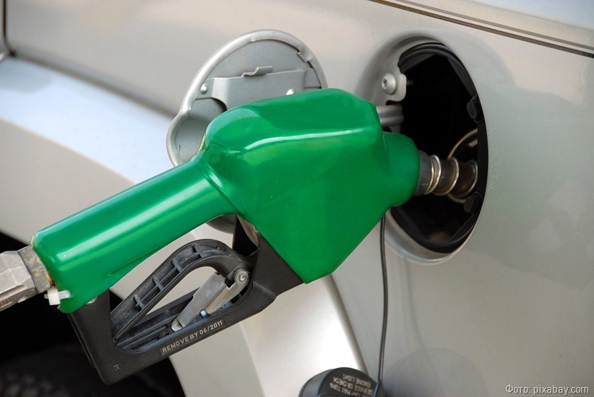 pumping-gas-1631634_1920
