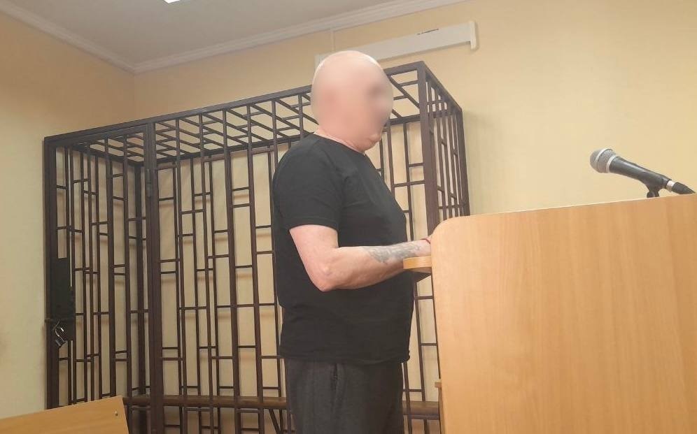 Алкоголь и нож: в Правдинском районе пенсионер получил срок за нападение на соседа