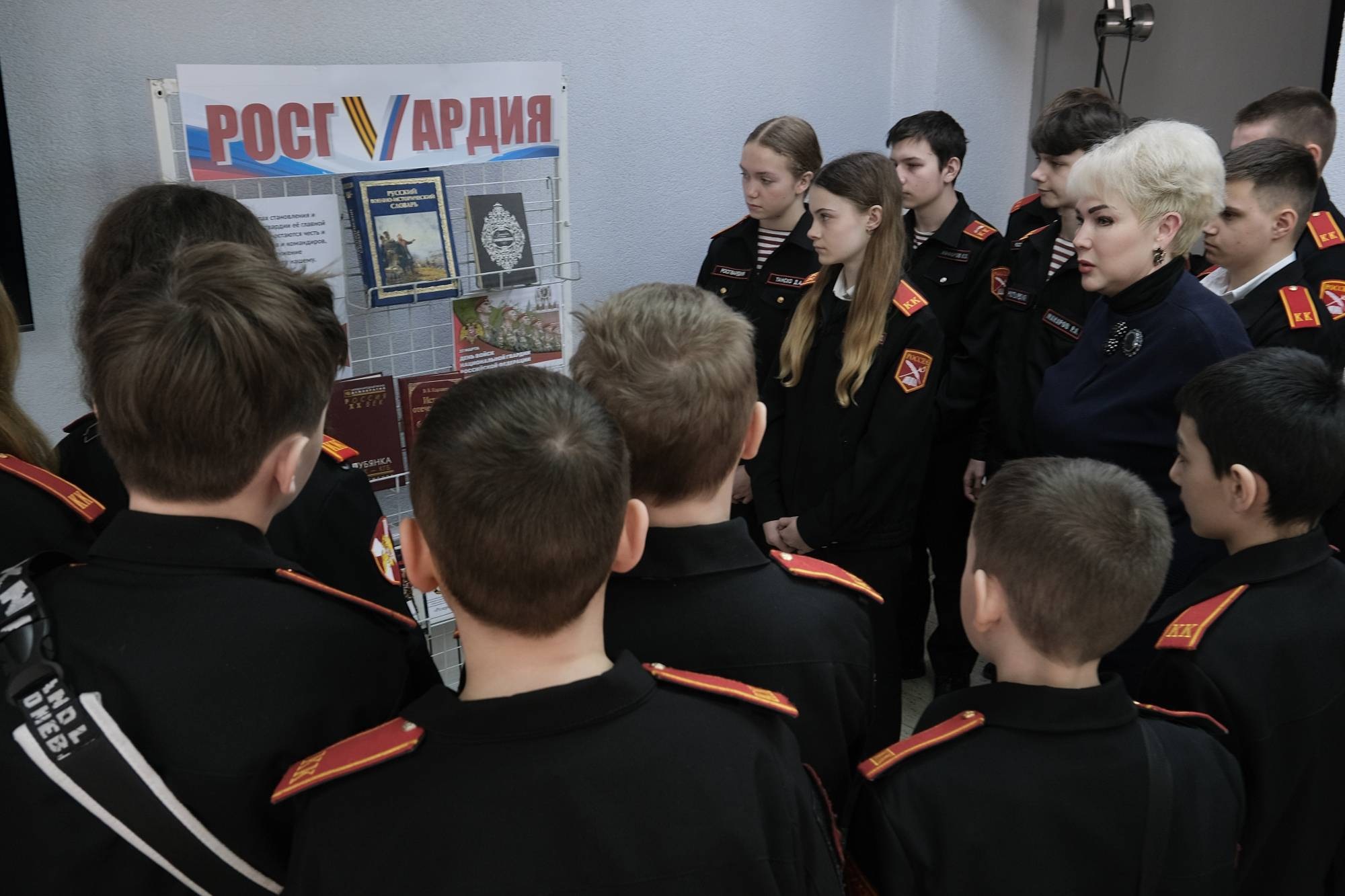 О Росгвардии &mdash; в книгах: в чеховской библиотеке открылась выставка к 10-летию ведомства